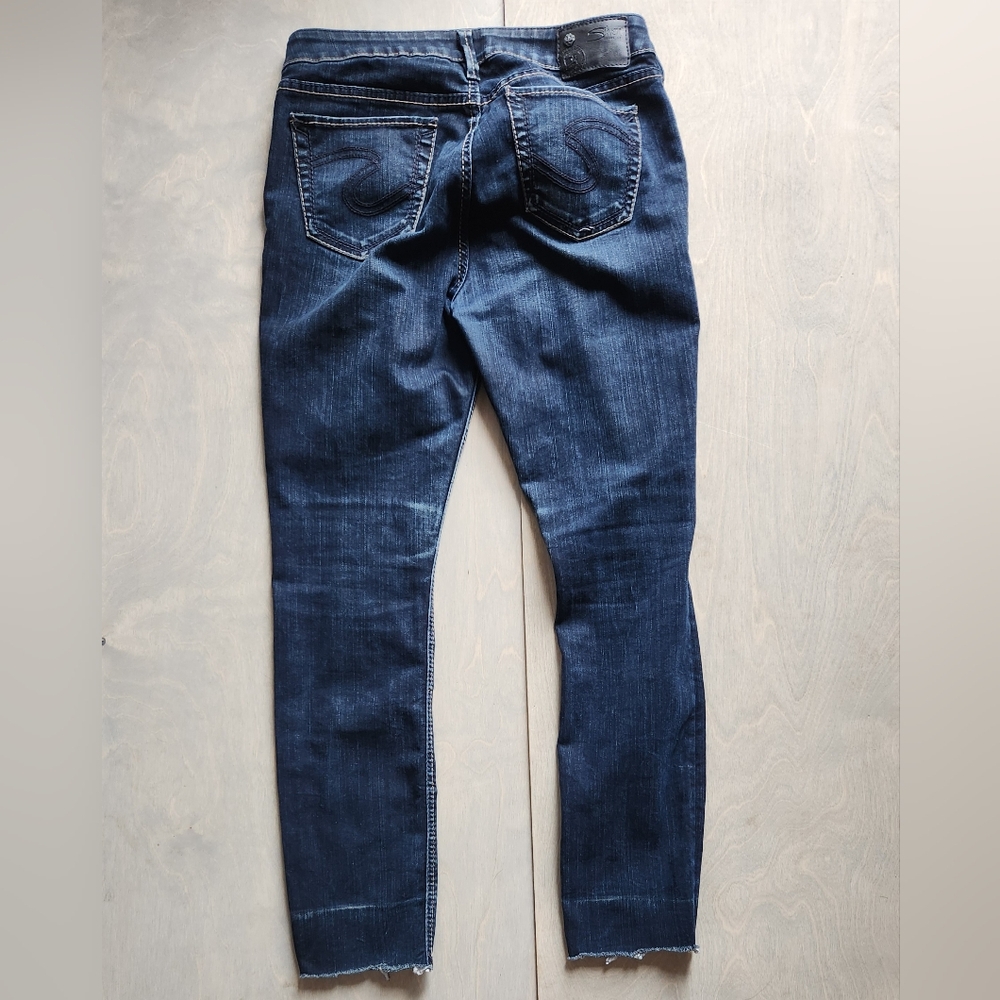Silver 28, Dark Wash Jeans Raw Hem - Picture 2 of 8